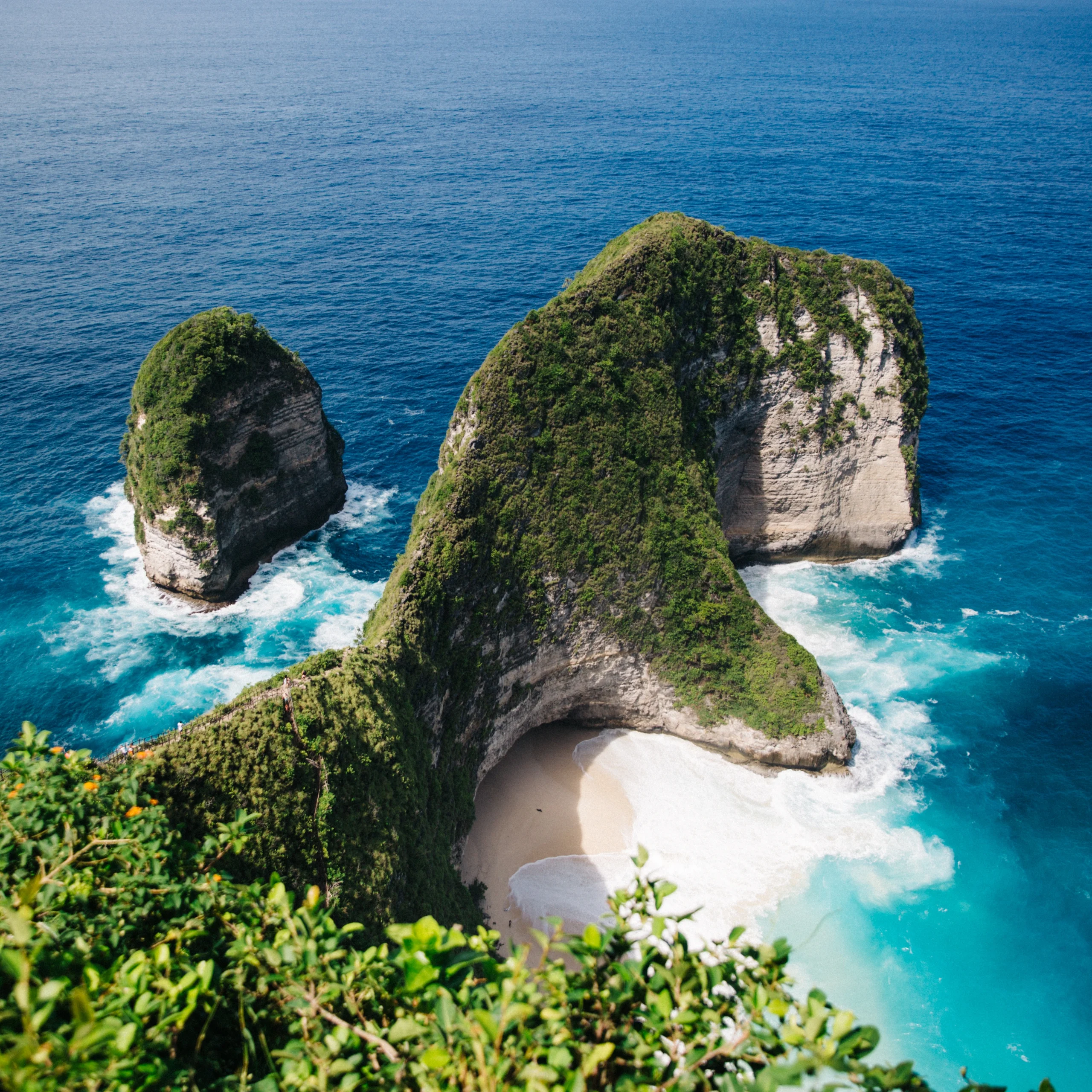 Paket Tour Indonesia untuk Menjelajahi Keindahan Nusantara